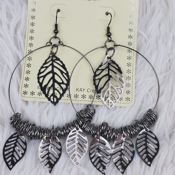 Precious Feather Hoop & Circle Earrings NWT - Picture 2 of 3